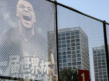 Plataformas digitales chinas como Xiaohongshu congelaron la cuenta del jugador, donde acumulaba millones de seguidores, y eliminaron todo su material promocional. EFE/Wu Hao