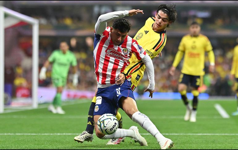 Chivas ha demostrado que su fortaleza defensiva no depende de una sola alineación. IMAGO7