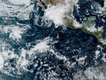 A causa de "Vance", las marejadas se han vuelto más intensas en las zonas costeras de Sinaloa. EFE/NOAA-NHC