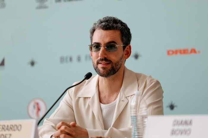 'Un día hablamos de llevar su obra al formato televisivo y empezamos este viaje”, dijo Luis Gerardo Méndez en rueda de prensa. EL INFORMADOR / H. FIGUEROA 