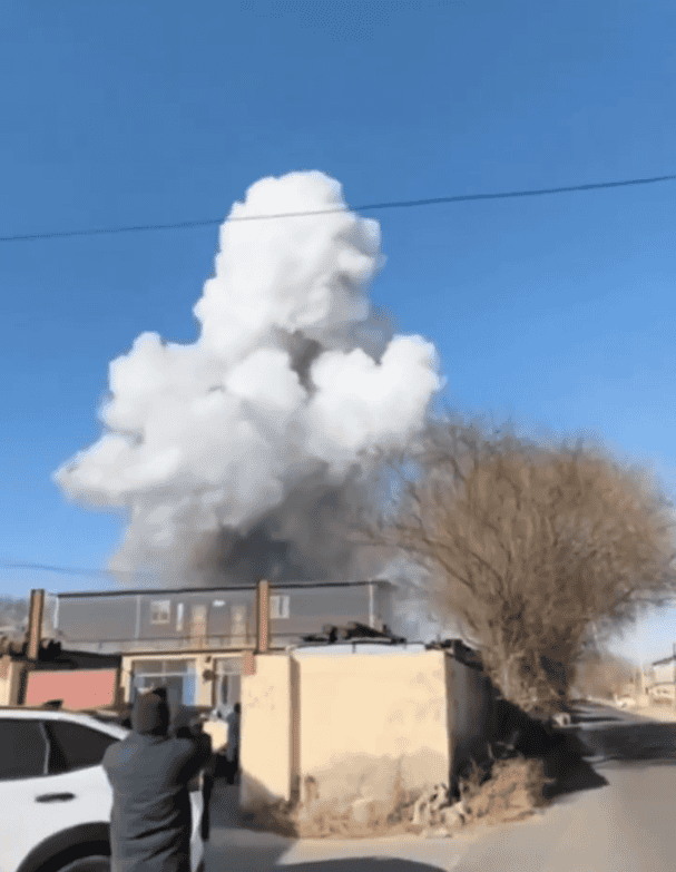 &nbsp;Usuarios de redes sociales compartieron el momento de la explosión que mantiene graves a tres hospitalizados. ESPECIAL / X