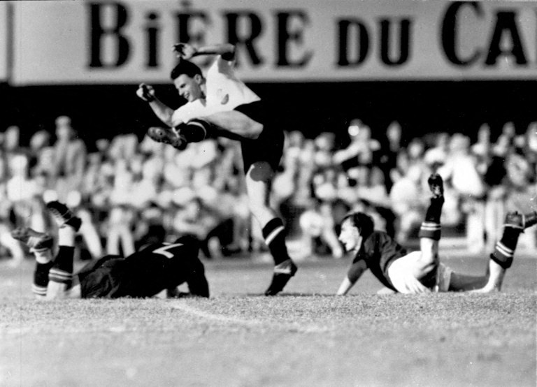 Alemania dejó al mundo boquiabierto al imponerse contra todo pronóstico a los húngaros, claros favoritos, en la final del Mundial de Suiza 1954. AFP / ARCHIVO&nbsp;